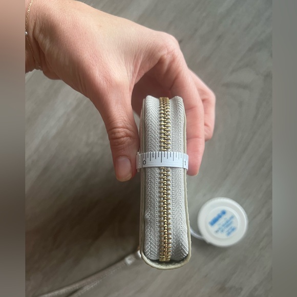 Tory Burch Metallic Silver Wristlet / Wallet with Gold Hardwire - Picture 6 of 13